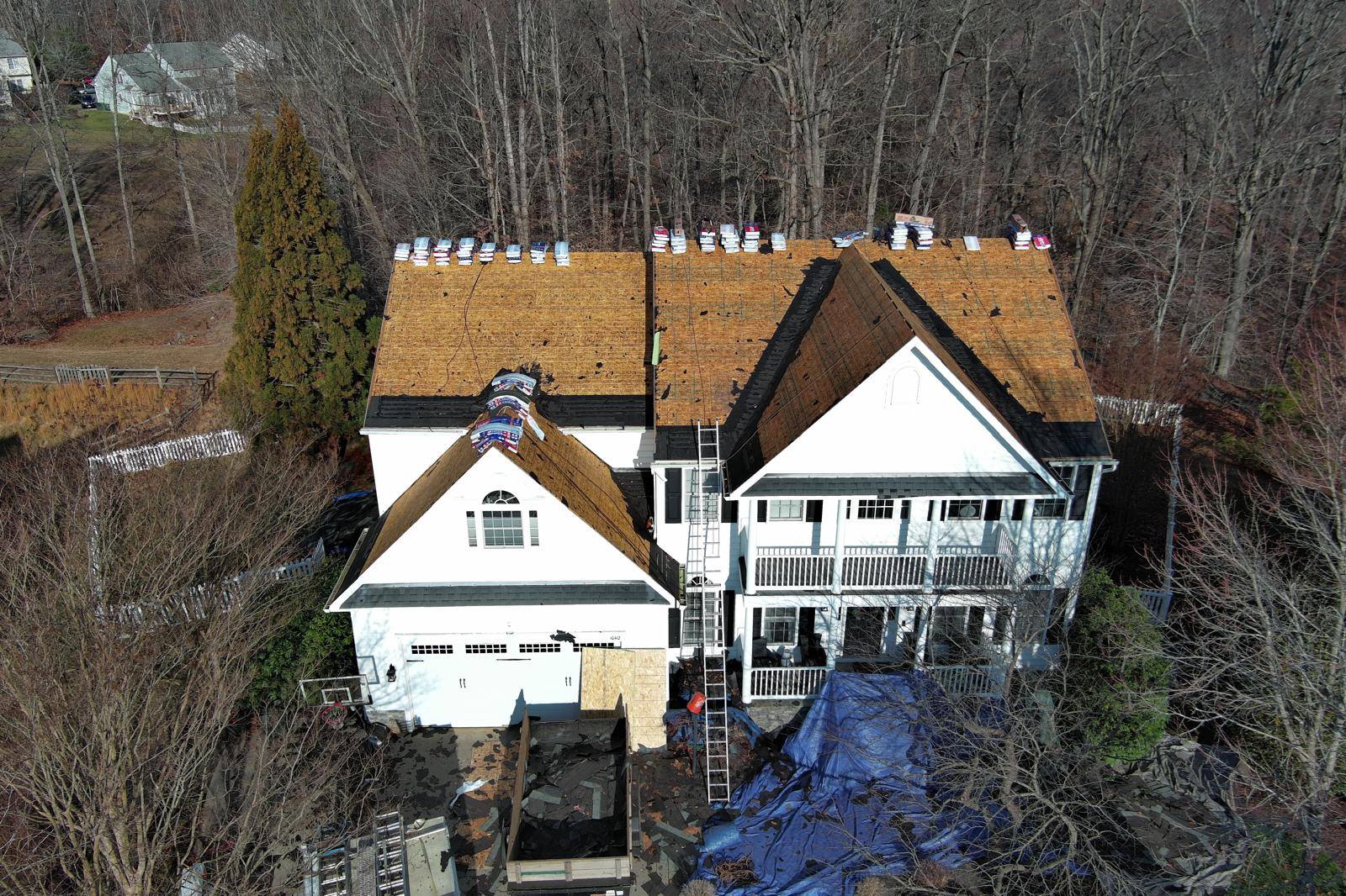 Emergency Roofing Services: What to Expect When Urgency Strikes