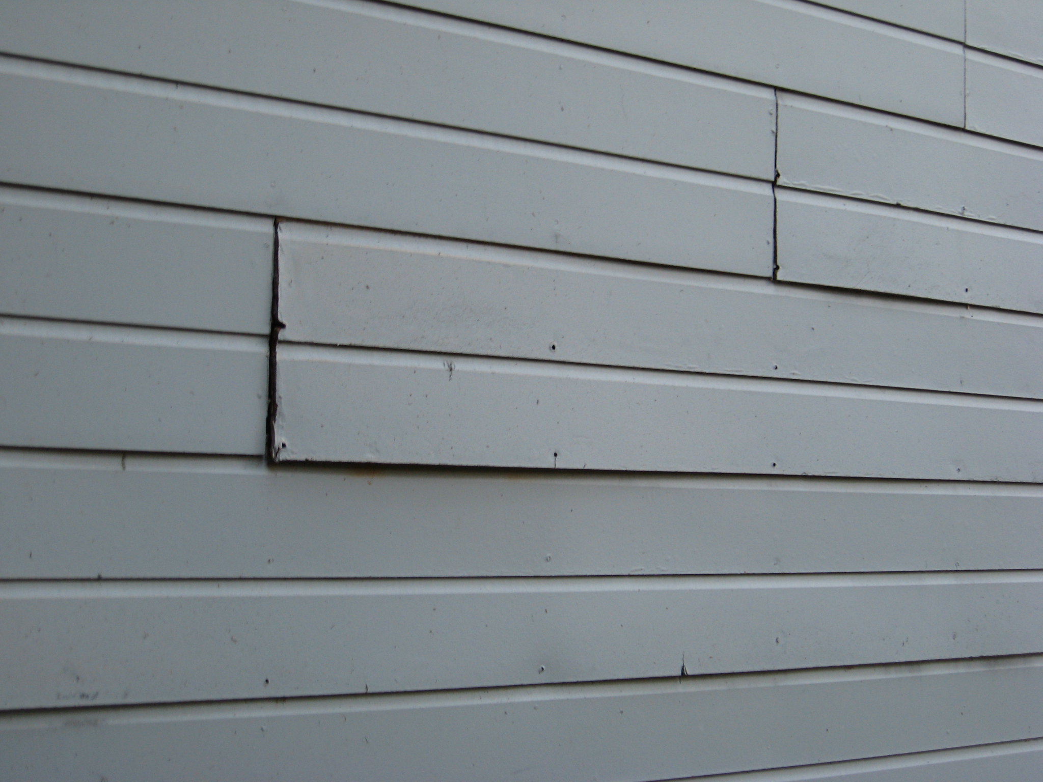 What is “Buckling” in Home Siding? Understanding and Addressing a Common Issue